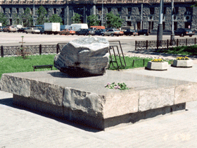 Соловецкий камень на Лубянской площади. Фото с сайта sakharov-center.ru