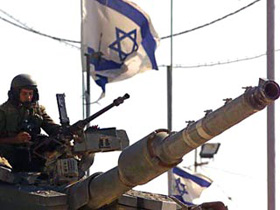 Израильский военный на танке. Фото с сайта haaretzdaily.com (С)
