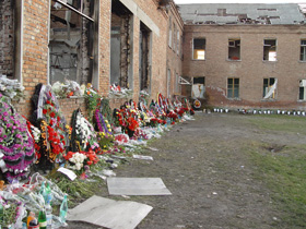 Школа №1 в Беслане после теракта. Фото с сайта bbratstvo.ru (c)