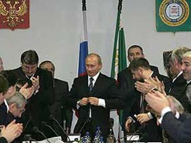 Владимир Путин и чеченское руководство. Фото Reuters (c)
