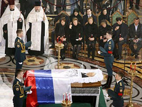 Ельцин в гробу. Фото: Reuters