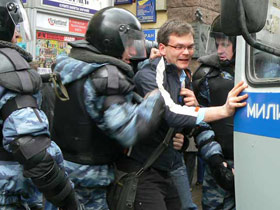 Задержание на "Марше несогласных" в Москве 14 апреля. Фото Каспаров.Ru