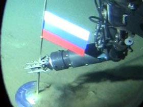 Флаг России на дне Северного Ледовитого океана. Фото: www.newsru.com