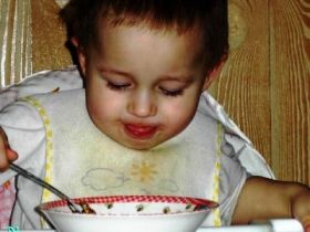 Ребенок кушает, фото Сергея Горчакова, сайт Собкор®ru