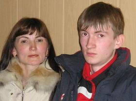 Дмитрий Гладиков с мамой, фото Забайкальского правозащитного центра, Собкор®ru (с)
