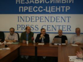 Гарри Каспаров, Юрий Самодуров и другие  на пресс-конференции в  Москве.  Фото Каспаров.Ru (c)