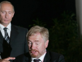 Владимир Путин и Сергей Сторчак. Фото с сайта  www.moscor.ru