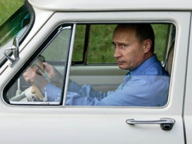 Путин за рулем ГАЗ-21. Фото: finam.fm