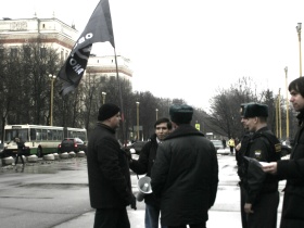 Задержание активистов "Обороны" около здания МГУ. Фото: Каспаров.Ru.