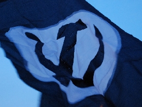 Флаг нацболов. Фото: Каспаров.Ru