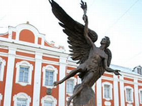 Памятник Универсанту при СПбГУ, фото: expert.ru/articles/2007/