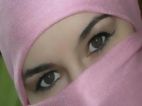 Чеченская девушка в хиджабе. Фото: yaratam.ru