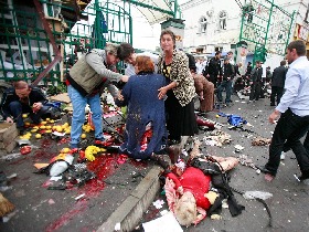 Взрыв у рынка во Владикавказе. фото с сайта: http://drugoi.livejournal.com/3358115.html