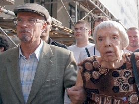 Эдуард Лимонов и Людмила Алексеева на Триумфальной площади. Фото Каспарова.Ru