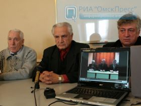 Участники пресс-конференции в Омске. Фото РИА "ОмскПресс"