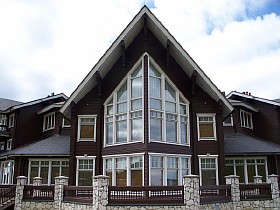 Главное здание горнолыжного курорта на горе Фишт. Фото с сайта Ruleaks.Net