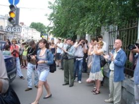 Акция у посольства Белорусии. Фото: agitator-mass.livejournal.com
