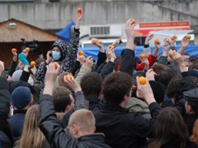 Флешмоб "Мандариновая ярмарка" в Калининграде. Фото: ikd.ru