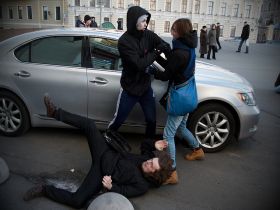 Неизвестные избили гей-активистов в Петербурге.Фото с сайта: madw.livejournal.com