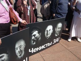 Пикеты против закона о митингах. Фото Каспарова.Ru