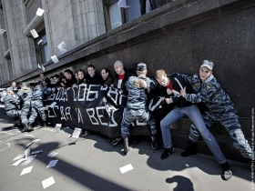 Пикет "Другой России" здания Госдумы против поправок к закону о митингах. Фото: РИА "Новости".