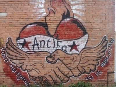 Антифашистское граффити. Фото: avtonom.org