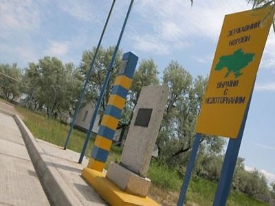 Госпогранслужба Украины заявила в понедельник, что неизвестные напали на украинских пограничников на востоке Украины и захватили их оружие. Об этом 5 мая сообщает УНИАН со ссылкой на начальника отдела взаимодействия со СМИ ГПС Украины Олега Слободяна.