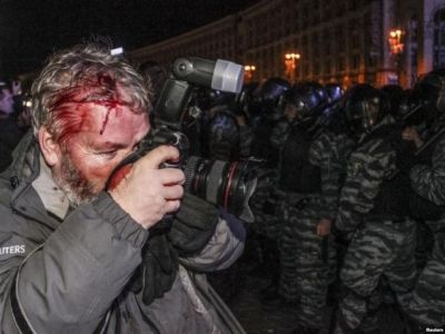 Журналист Reuters на Евромайдене. Фото: Reuters
