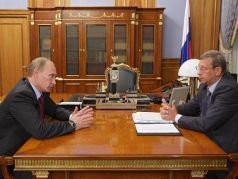 Путин и Евтушенков. Источник - http://archive.premier.gov.ru/media/2010/7/16/32781/photolenta_big_photo.jpeg