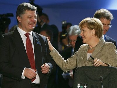 Меркель и Порошенко. Фото приведено в блоге автора