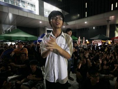 Студент Джошуа Вонг, один из лидеров восстания. Источник - https://es.noticias.yahoo.com