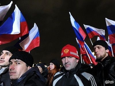 Сторонники Путина на ночном митинге, 2012 г. Источник - http://www.ridus.ru/news/24421
