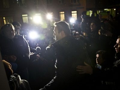 Алексей Навальный у здания суда, 19.12.2014. Фото Евгения Фельдмана, http://www.novayagazeta.ru/