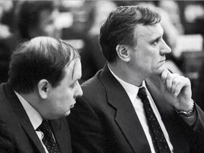 Е.Гайдар и Г.Бурбулис, 1992 г. Источник - file-rf.ru