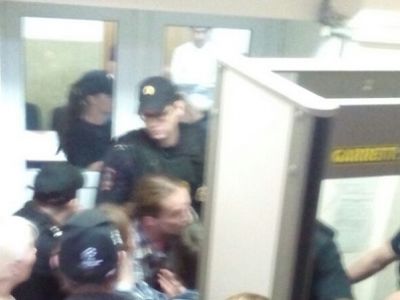 Задержание активистов в Басманном суде. Фото: Каспаров.Ru
