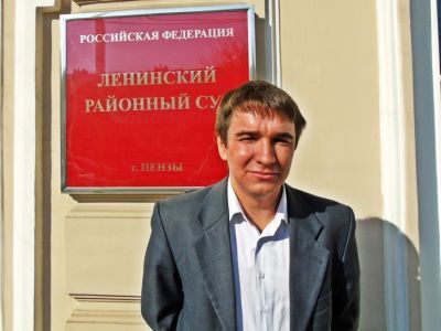 Иван Финогеев у суда. Фото: Виктор Шамаев, Каспаров.Ru