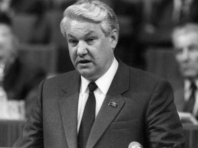 Б.Н.Ельцин на XIX партконференции. Источник - www.yeltsincenter.ru