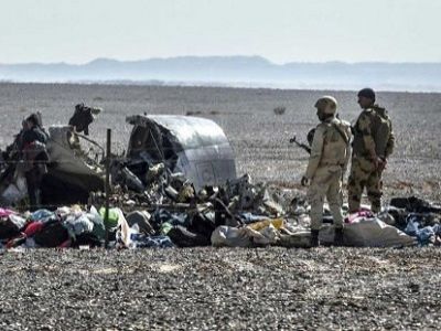 Египетские военные у обломков А-321. Фото AFP, источник - www.abc.net.au