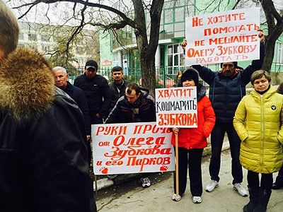 В оккупированном Крыму задержали участников пикета в поддержку осужденного Зубкова