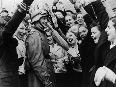 Нацисты входят в Австрию, 1938 г. Фото: ymorno.ru