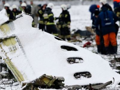 Обломки Boeing 737-800. Фото: tass.ru.