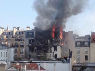 Взрыв в жилом доме в Париже. Фото: Twitter @Lowlands Solutions