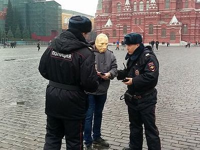 На Красной площади задержали активиста в маске Путина