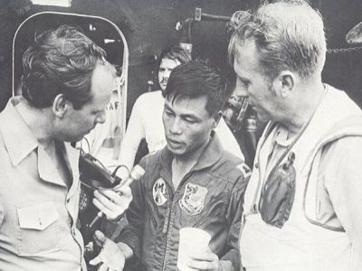 Майор Буанг-Ли на борту авианосца "Мидуэй" 29 апреля 1975 г. Источник - motgoctroi.com