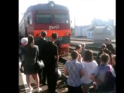 Заблокированный поезд в Челябинской области
