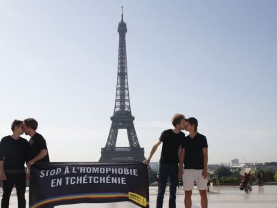 Акция в Париже в защиту ЛГБТ-сообщества Чечни. Фото: AFP
