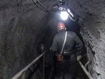Один горняк погиб, еще один – под завалами после обрушения шахты в Свердловской области