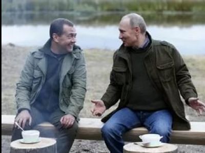 Медведев и Путин Фото: rferl.org
