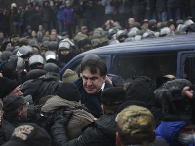Задержание Михаила Саакашвили в Киеве. Фото: vedomosti.ru