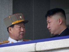 Ким Чен Ын и его зам. Цой Рён Хэ. Источник - bbc.co.uk